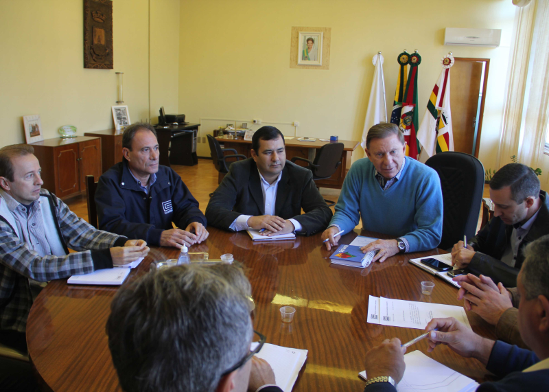 EXECUTIVO SE REÚNE COM A CORSAN